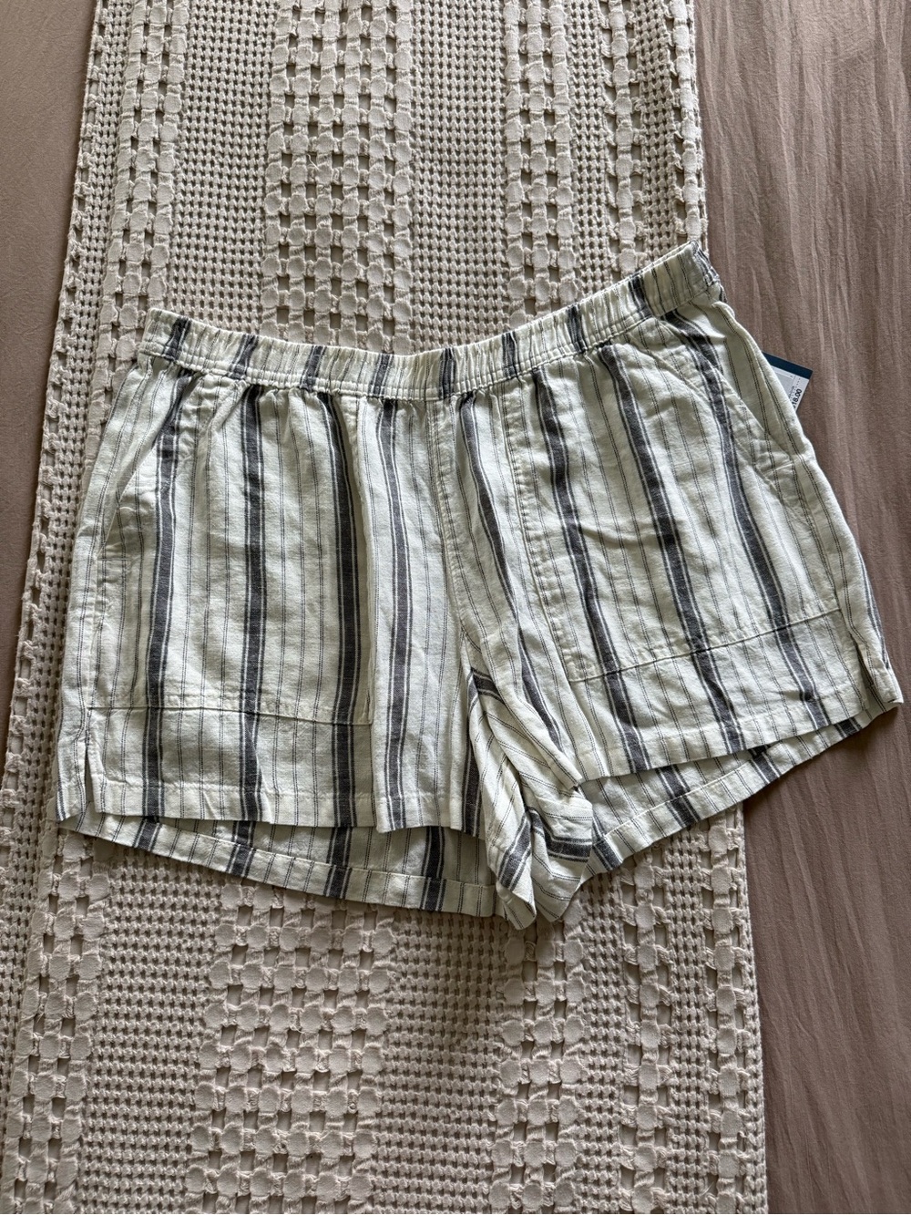 NEW Universal Thread Cream and Grey Striped High-Waist Shorts Size M